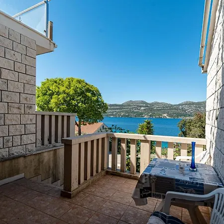 By The Sea Tri Zala, Korcula - 9317